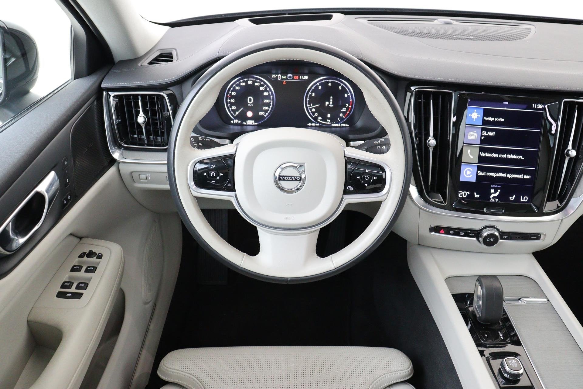 Volvo V60 CROSS COUNTRY B5 (M-HYBRID) AWD PRO -PANO.DAK|HARM, 12 maanden, Euro 6, 4 cilinders, Zwart