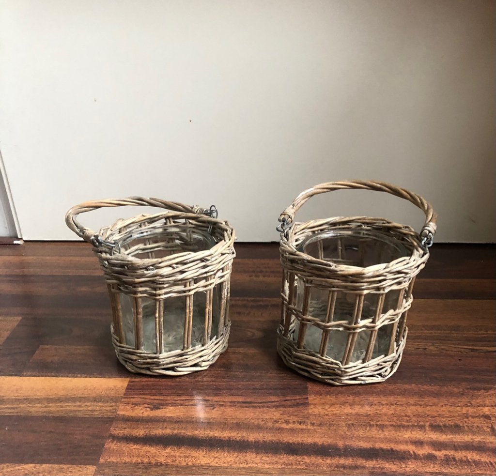 Set van 2 rieten windlichten met glazen houder, Ophalen of Verzenden, Gebruikt