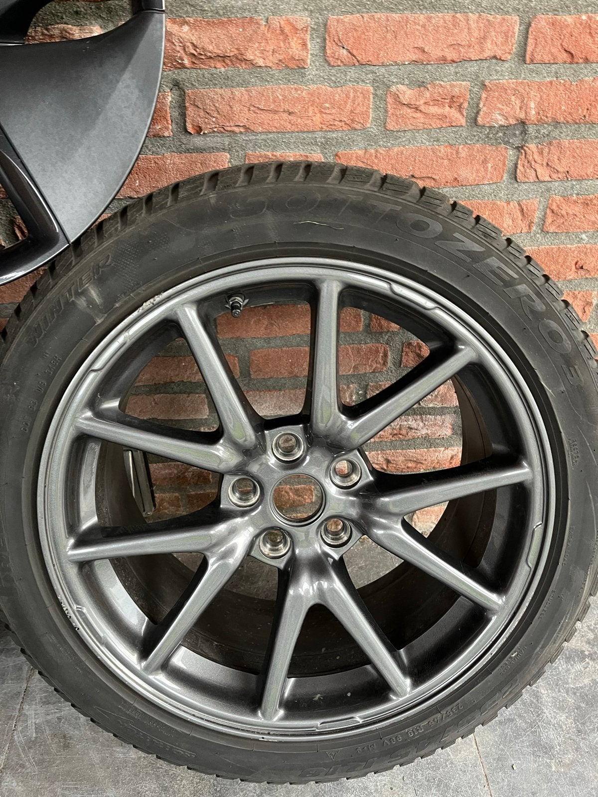 Foto 3 van Tesla Model 3 aero velgen 18 inch+winterbanden+wielkappen