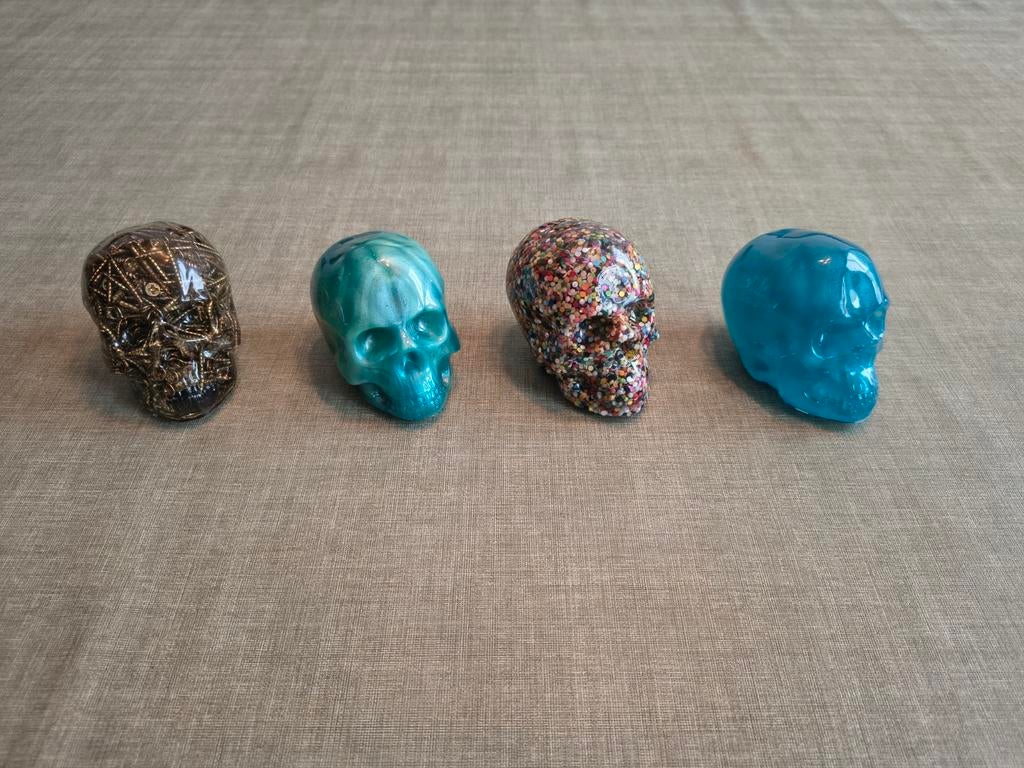 Epoxy giethars schedel en wijnglas, Ophalen, Nieuw