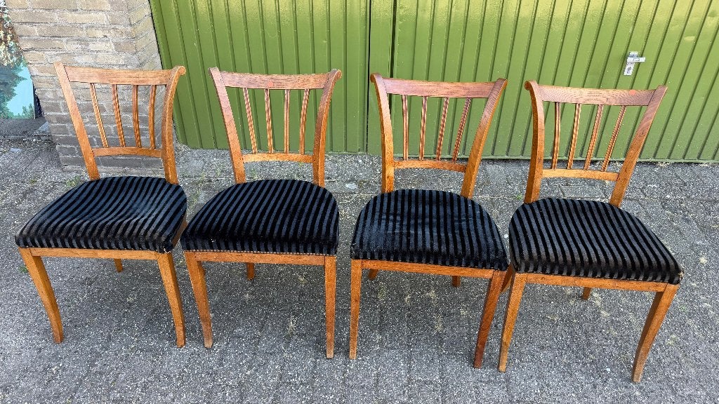 4 antieke iepenhouten stoelen met spijlrug, Ophalen