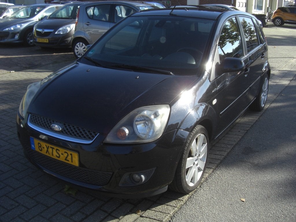 Ford Fiesta 1.4-16V Ambiente, Voorwielaandrijving, 4 cilinders, Elektrische ramen, Zwart