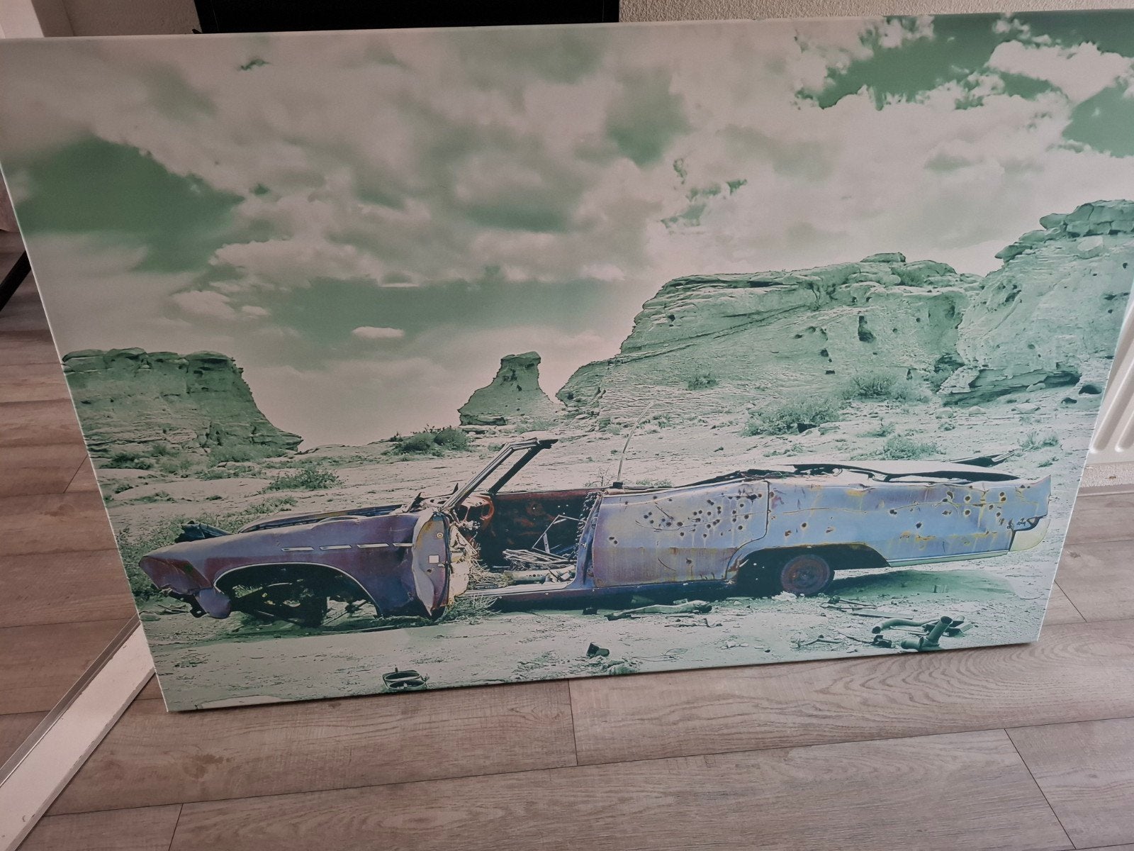 Canvas schilderij auto in woestijn, Antiek en Kunst, Ophalen