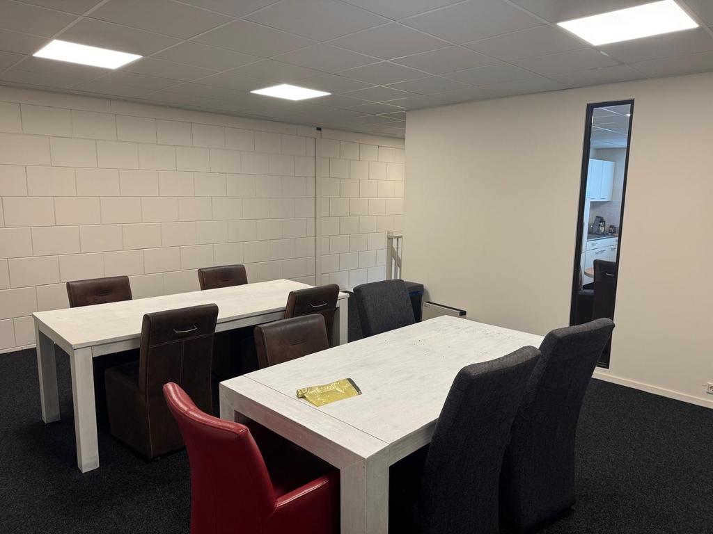 TE HUUR | BEDRIJFSPAND / KANTOORRUIMTE – LEEUWARDEN (Hemrik), 142 m², Huur, Bedrijfsruimte