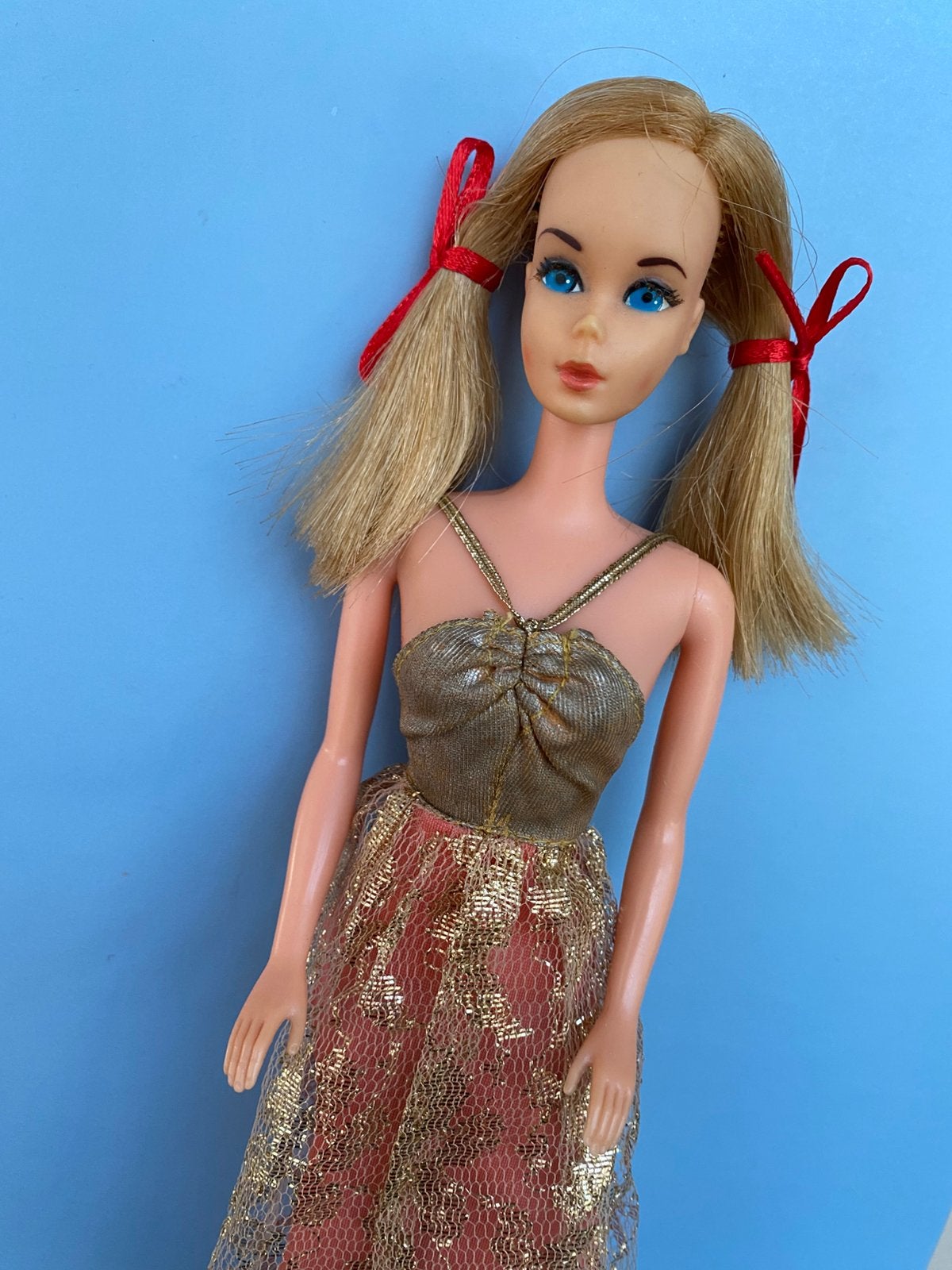 Vintage Party Time Barbie 70 s wimpers orig jurk Mattel, Ophalen of Verzenden, Kleertjes