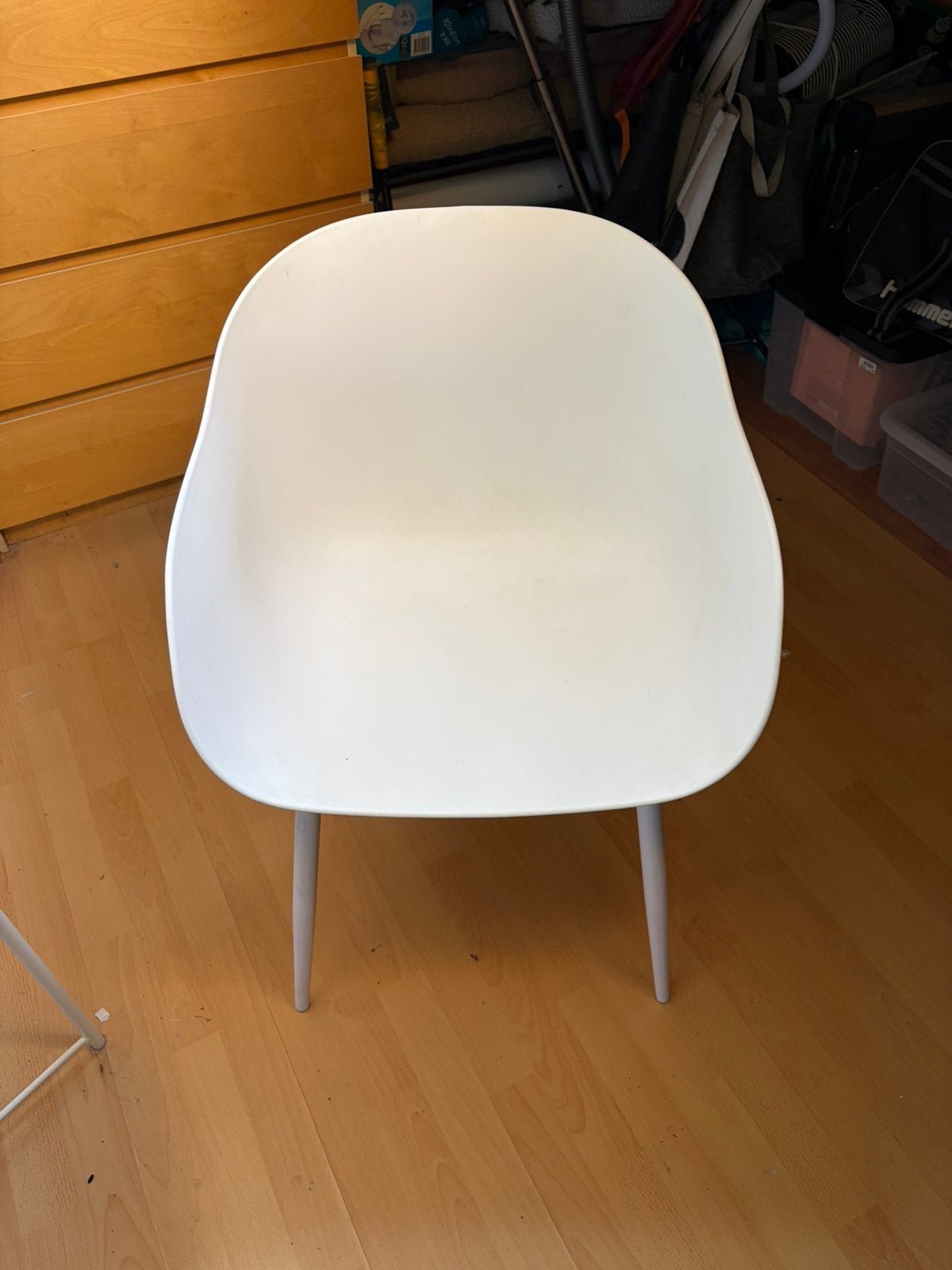 Gratis af te halen 4 witte kunststof eetkamer stoelen, Huis en Inrichting, Stoelen, Ophalen, Kunststof, Gebruikt, Wit