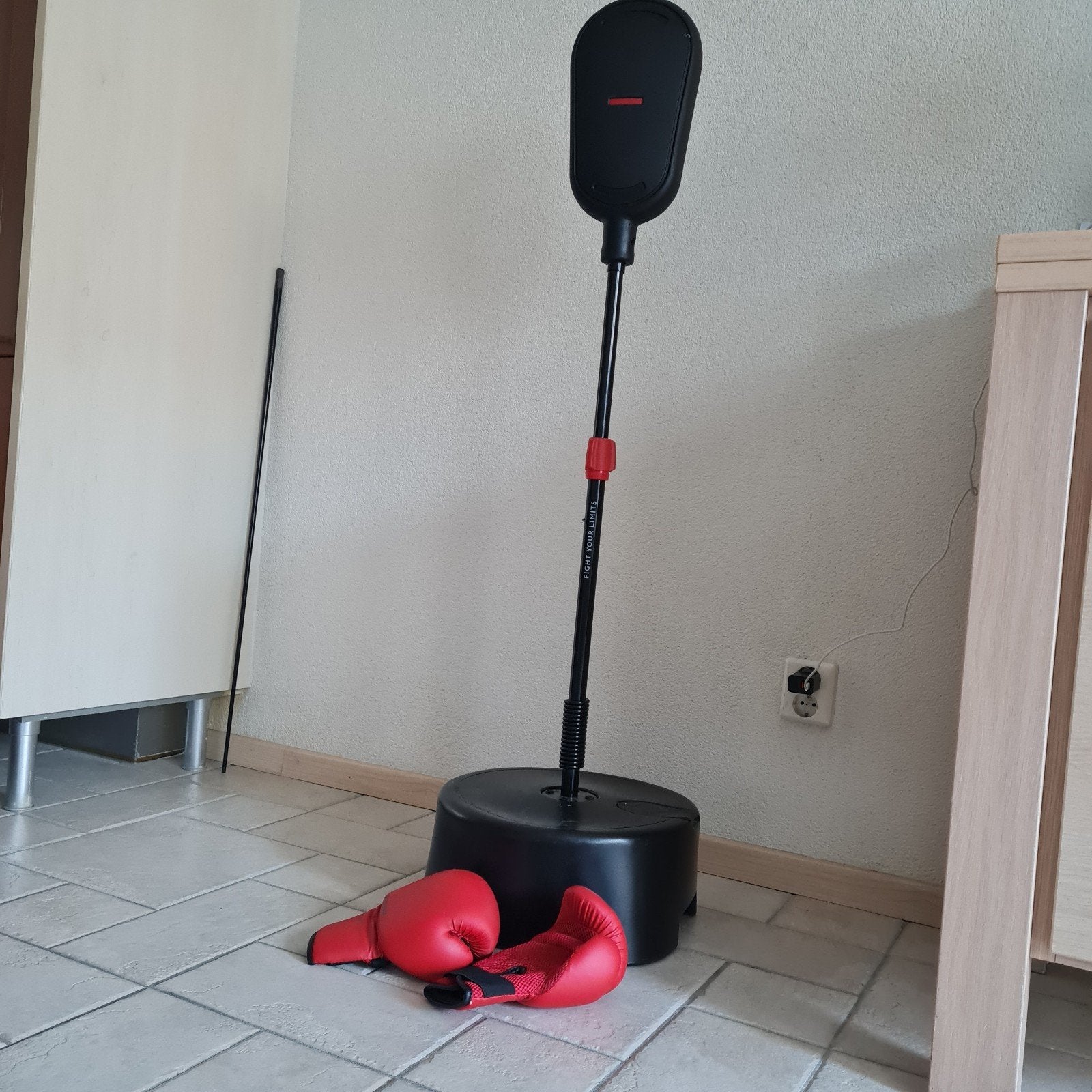 Boksset: Bokspaal met handschoenen (Outshock), Ophalen of Verzenden, Boksbal