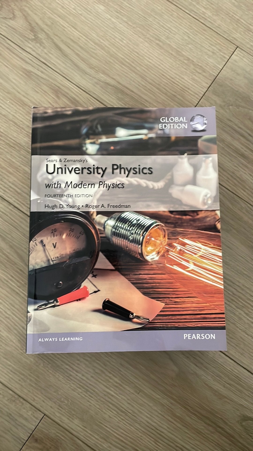 University physics with modern physics, Ophalen of Verzenden, Beta, Zo goed als nieuw, WO