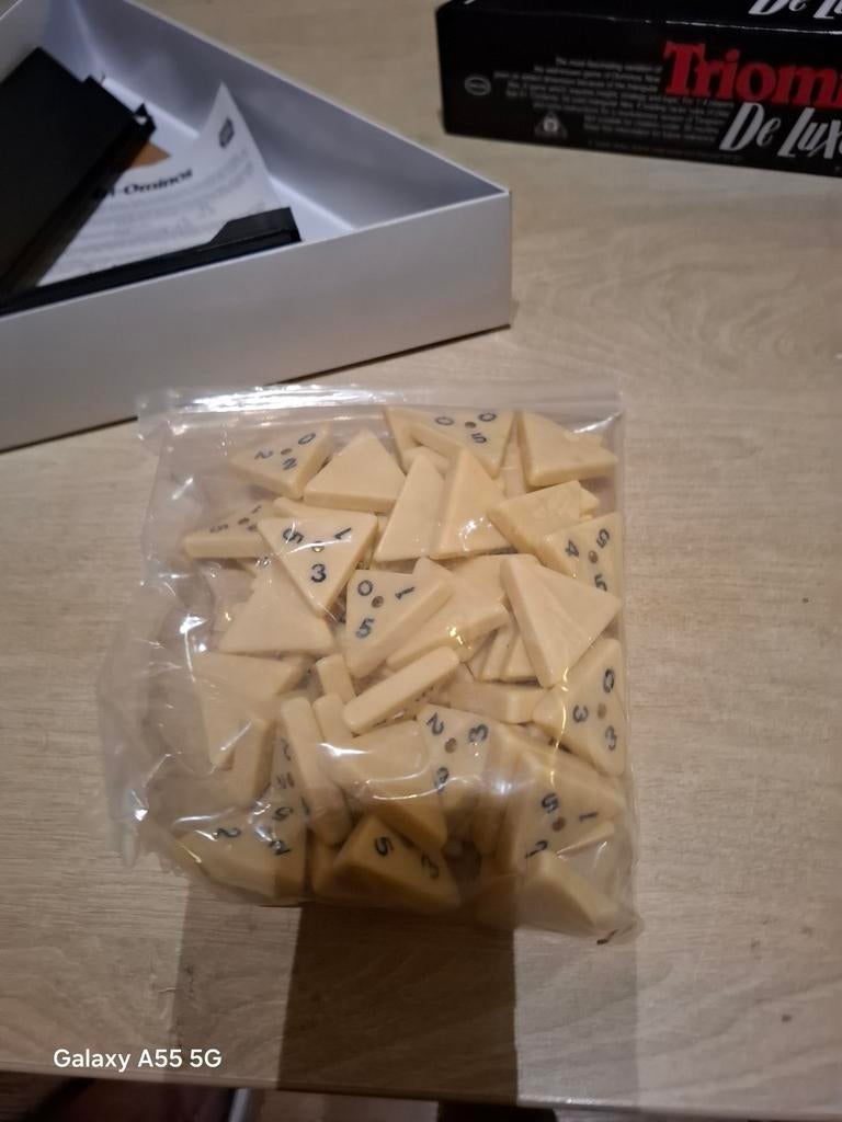 Triominos De Luxe - Compleet en in goede staat, Postbus 200, 8050 AE Hattem, Nederland, Ophalen of Verzenden, Zo goed als nieuw