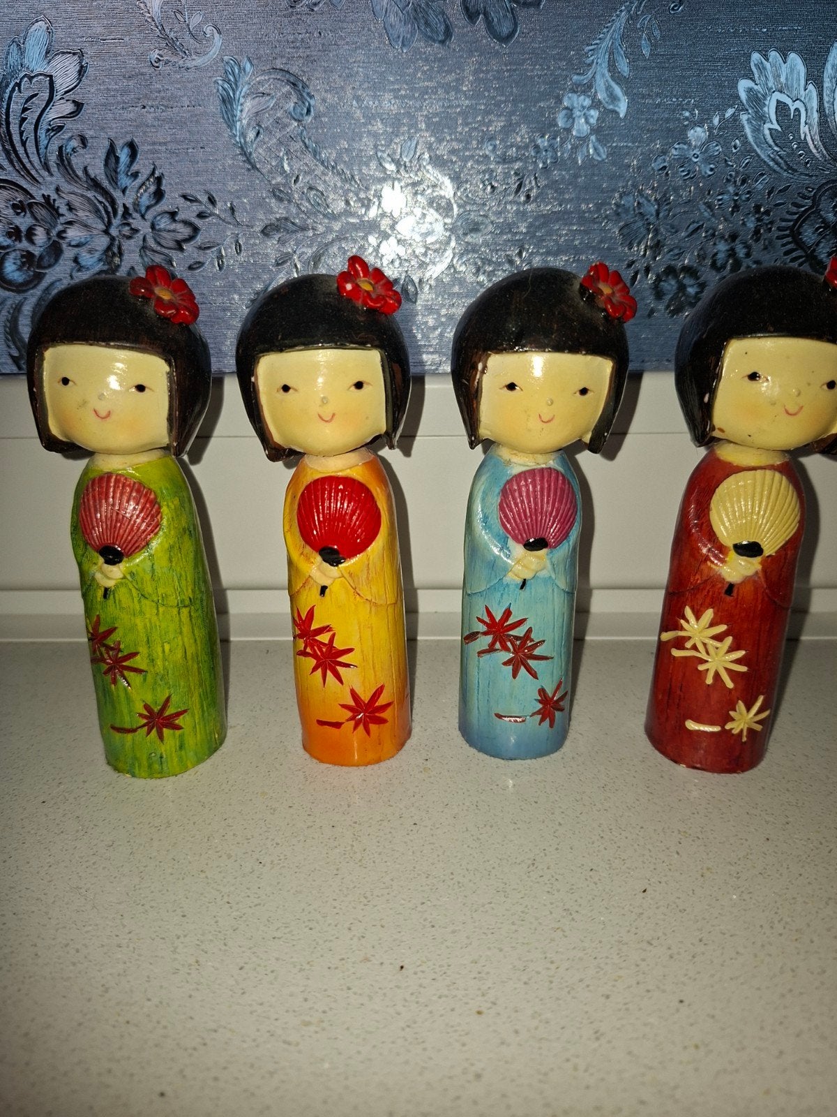 Set van 4 Japanse Kokeshi poppen, 10 cm, Ophalen of Verzenden, Gebruikt, Mens