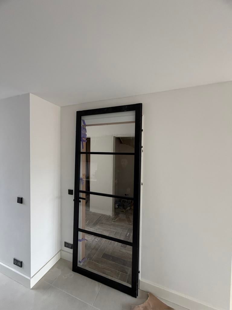 Zwarte opdekdeur hout/glas met witte metalen kozijn, Ophalen, 80 tot 100 cm, 215 cm of meer, Binnendeur
