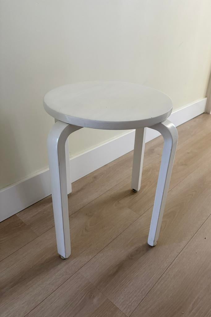 Vintage IKEA Frosta wit kruk Alvar Aalto Artek stijl, Ophalen of Verzenden, Gebruikt, Hout