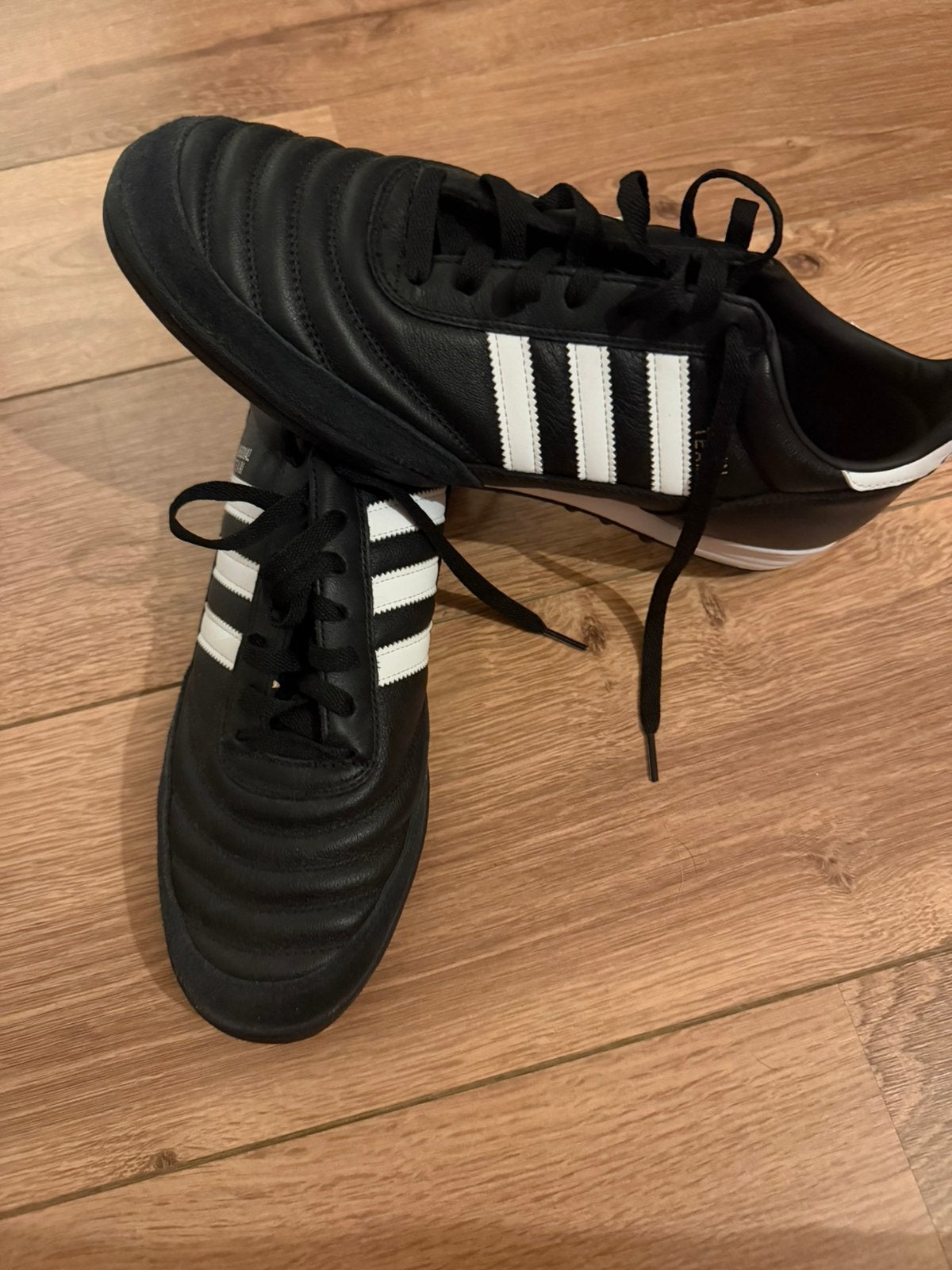Adidas voetbalschoenen, Sport en Fitness, Ophalen of Verzenden, Zo goed als nieuw, Schoenen
