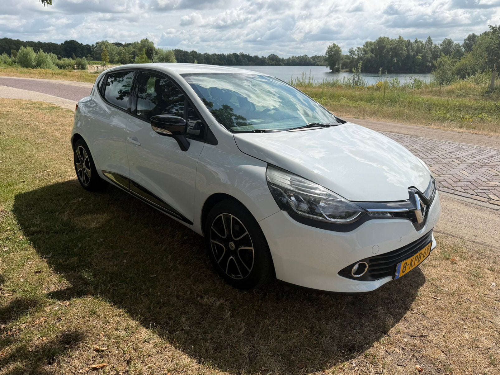 Renault Clio Energy TCe 90pk S&S Eco2 2013 Wit, Auto's, Voorwielaandrijving, 898 cc, 40 €/maand, 540 kg
