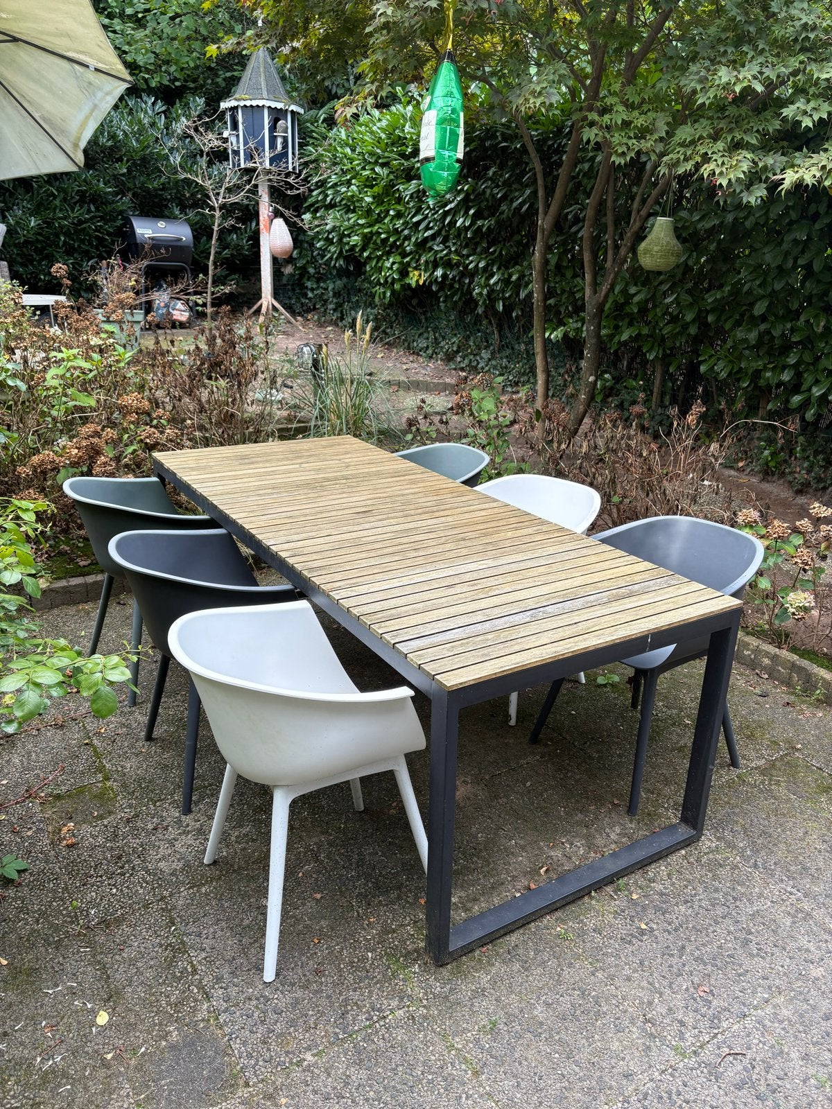 Robuuste tuintafel met metalen frame en houten blad, Tuin en Terras, Tuintafels, Ophalen, Gebruikt, Rechthoekig, Hout