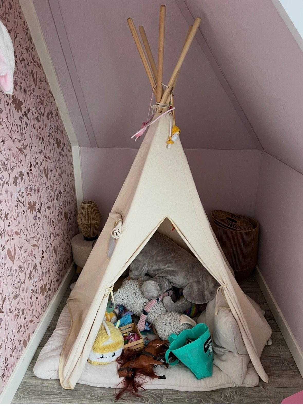 Tipi tent Petit Amélie - 160cm hoog, 130cm doorsnee, Ophalen, Zo goed als nieuw, Jongen of Meisje