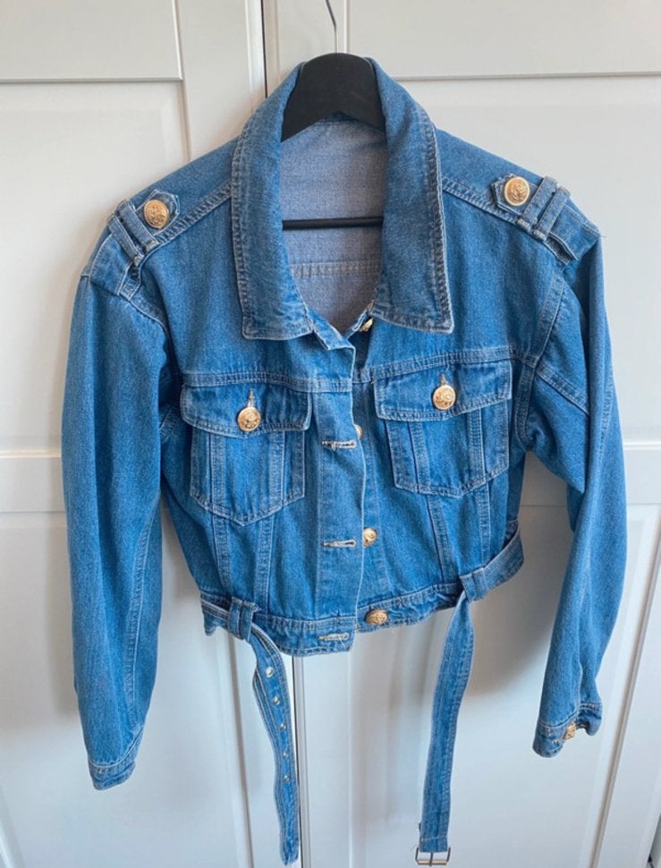 Leuke Spijkerjas maat s/m met gouden knopen, Verzenden, Zo goed als nieuw, Maat 38/40 (M), Blauw