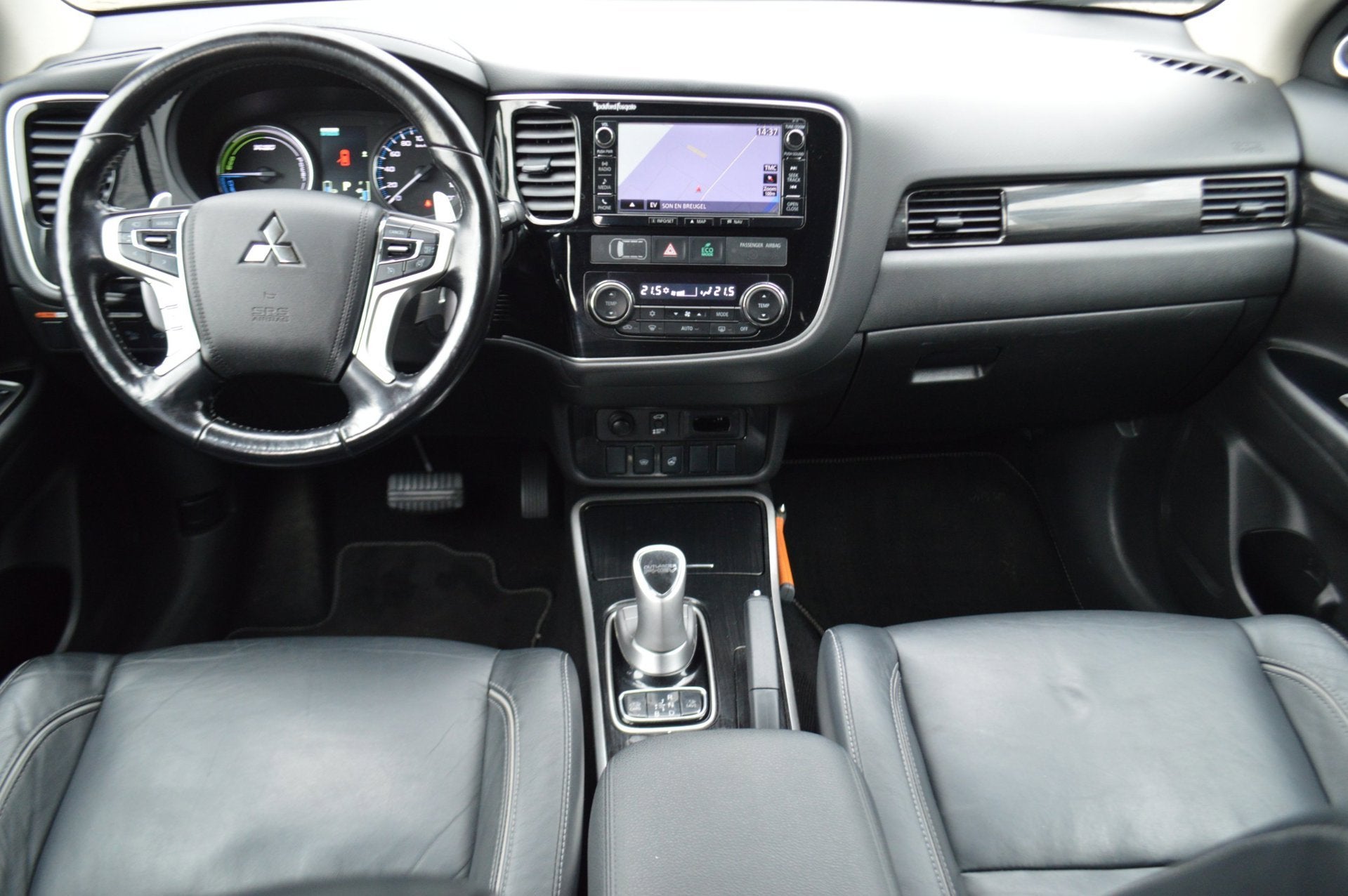 Mitsubishi Outlander 2.0 PHEV instyle NL-auto, All-season ba, 1998 cc, 4 cilinders, 1820 kg, Zwart