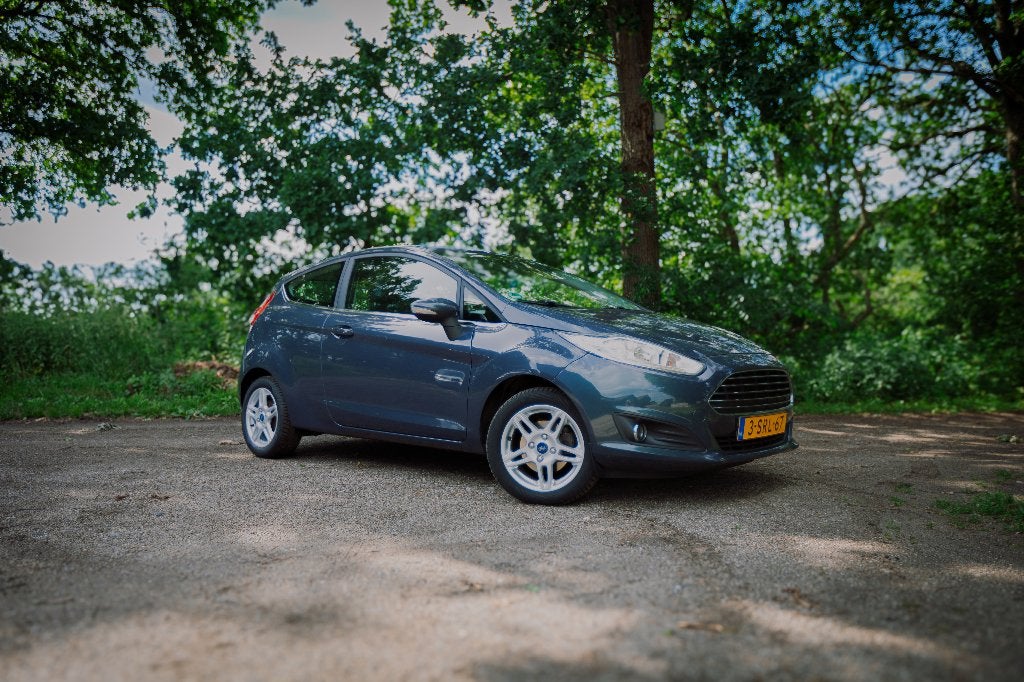 Ford Fiësta 1.0 74KW/100PK 3D 2013 Grijs, Auto's, Ford, Particulier, Fiësta, ABS, Airbags, Airconditioning, Bluetooth, Cruise Control