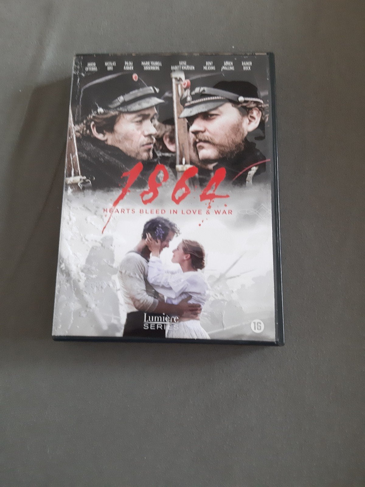1864 - Hearts Bleed in Love & War (Gebruikt), Vanaf 16 jaar, Ophalen of Verzenden, Gebruikt, Historisch