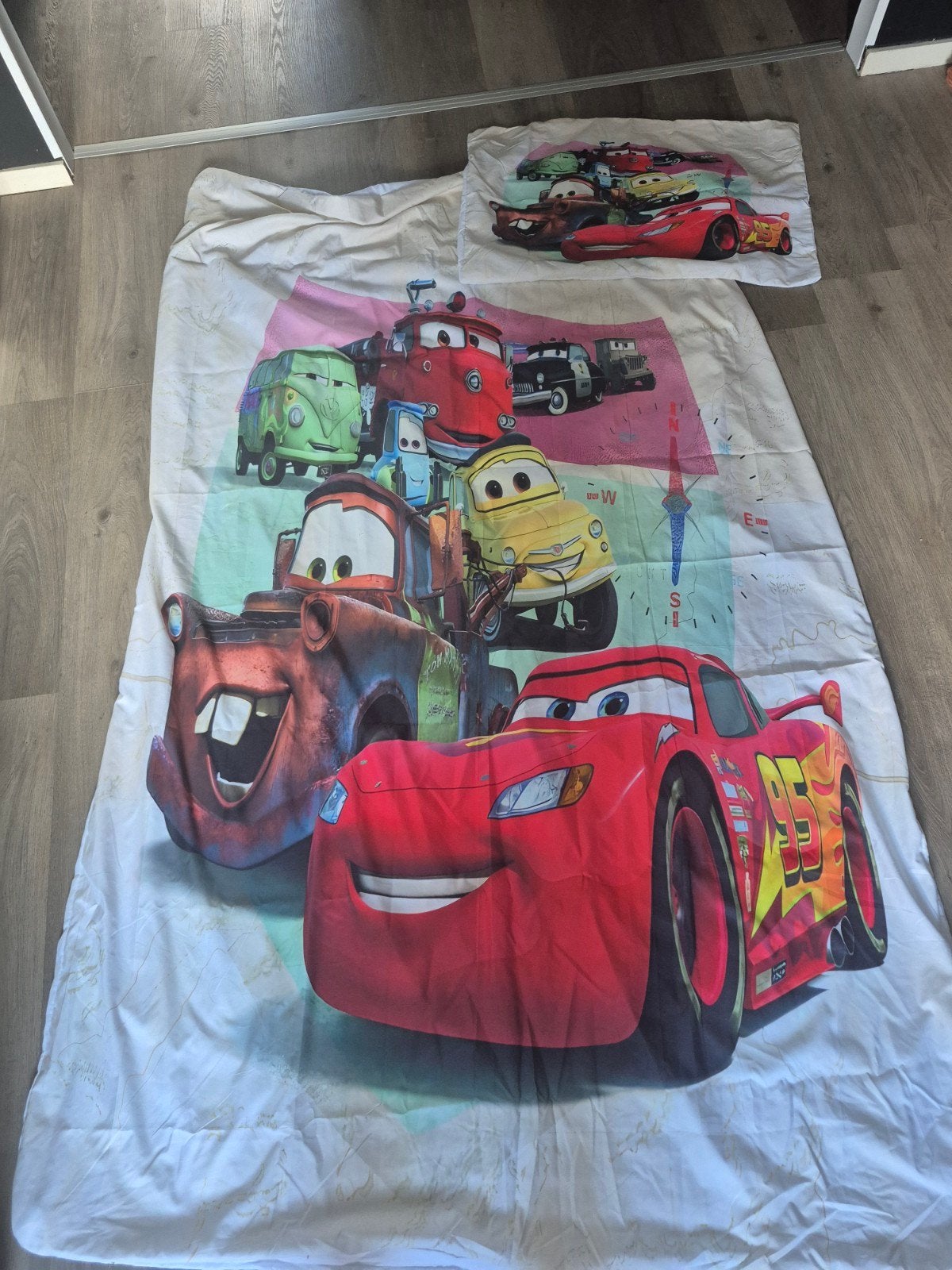 Disney Cars dekbedovertrek 140x200 met 2 kussenslopen, Overige merken, Meerkleurig, Ophalen of Verzenden, Zo goed als nieuw