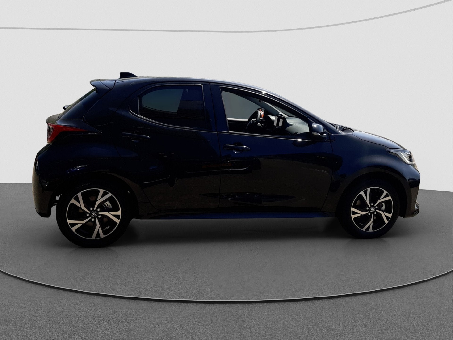 Toyota Yaris 1.5 Hybrid 115 Dynamic Comfort Pack | BTW voert, Auto's, Toyota, 12 maanden, Zwart, Bedrijf, Hybride Elektrisch/Benzine