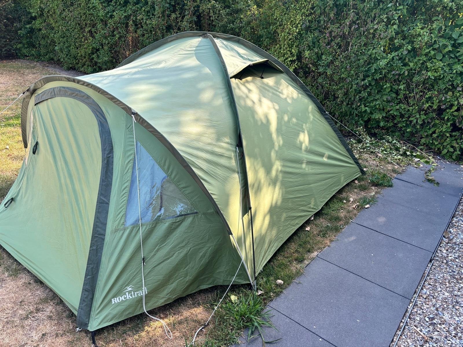 Rocktrail blackout black out tent - 3 persoons kleine scheur, Ophalen of Verzenden, Gebruikt, Tot en met 2