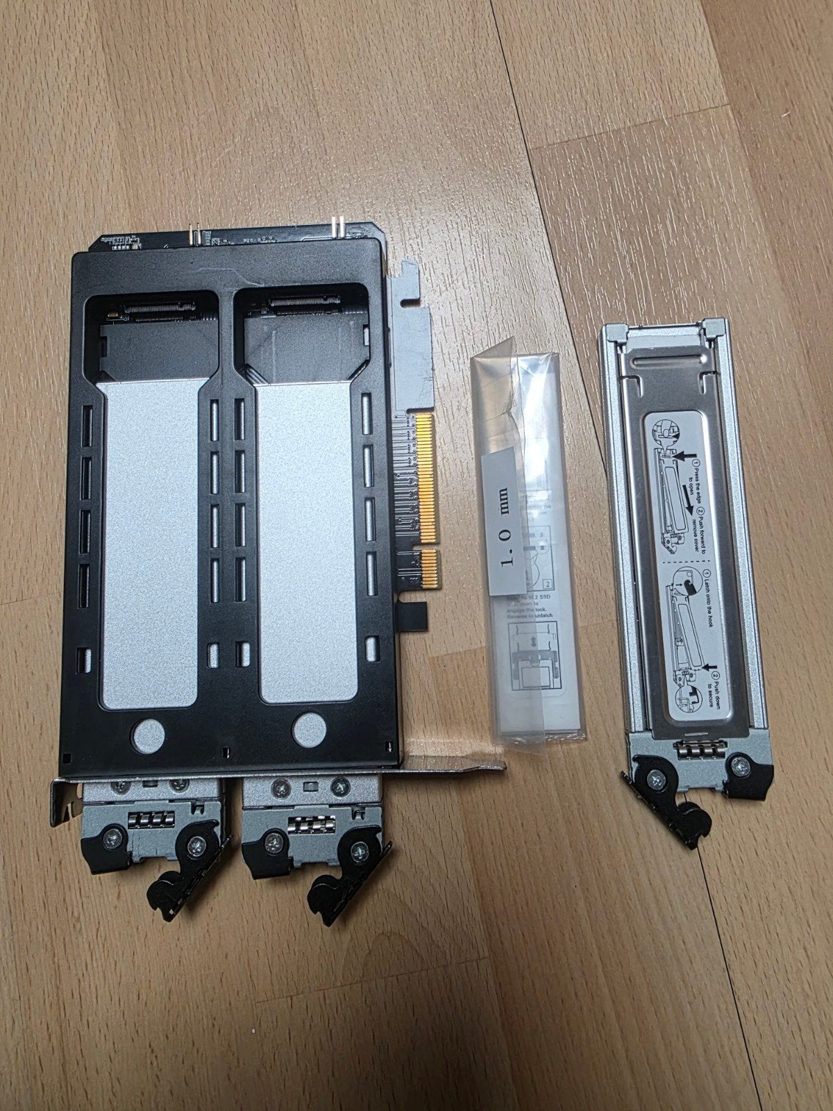 ICY DOCK MB842MP-B PCIe naar 2x M.2 NVMe SSD Adapter, Computers en Software, Intern, M.2 NVMe, Server, SSD