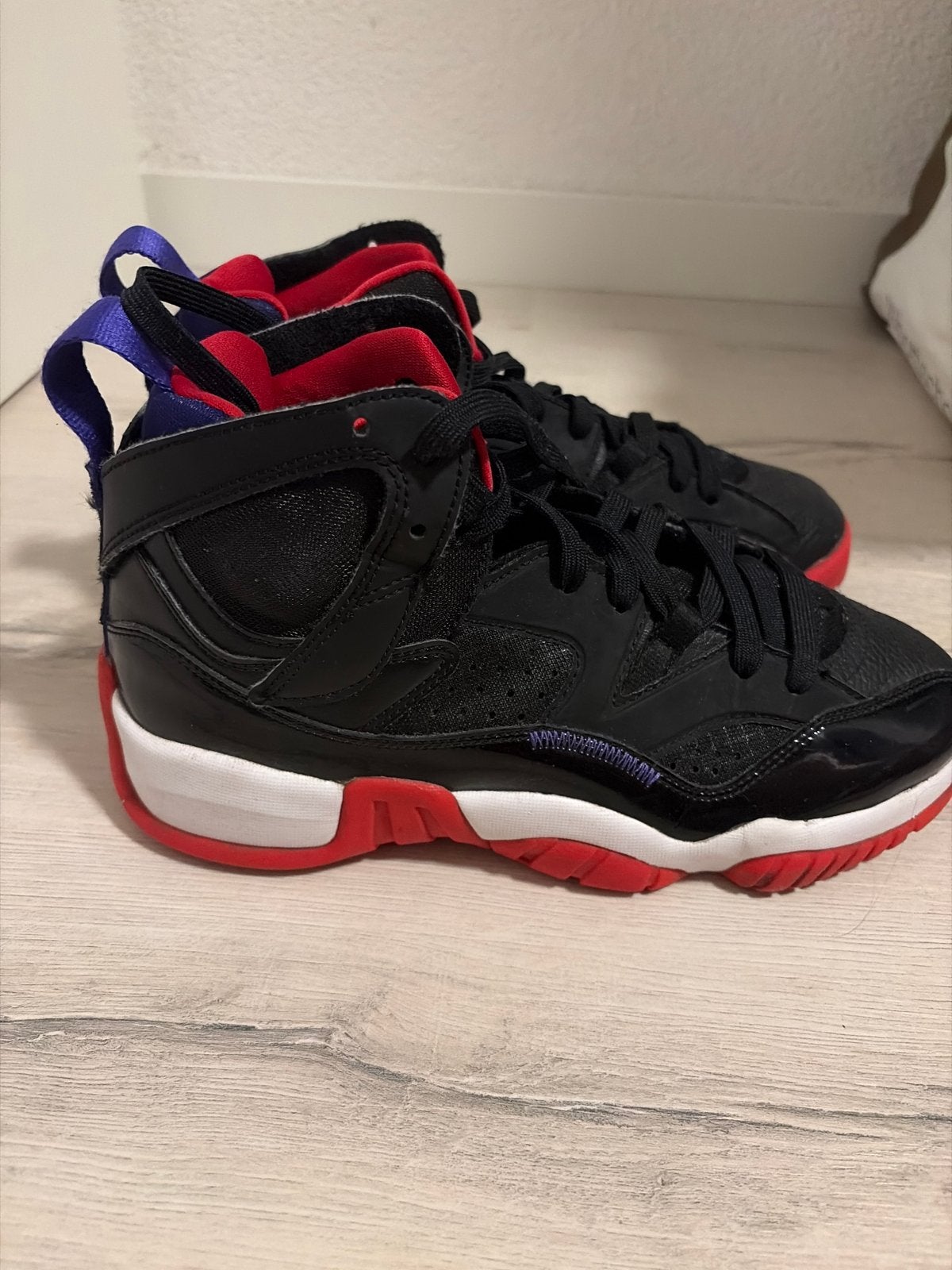 Jordan sneakers maat 40 - Zwart, rood, paars, Zwart, Ophalen of Verzenden, Sneakers of Gympen, Zo goed als nieuw