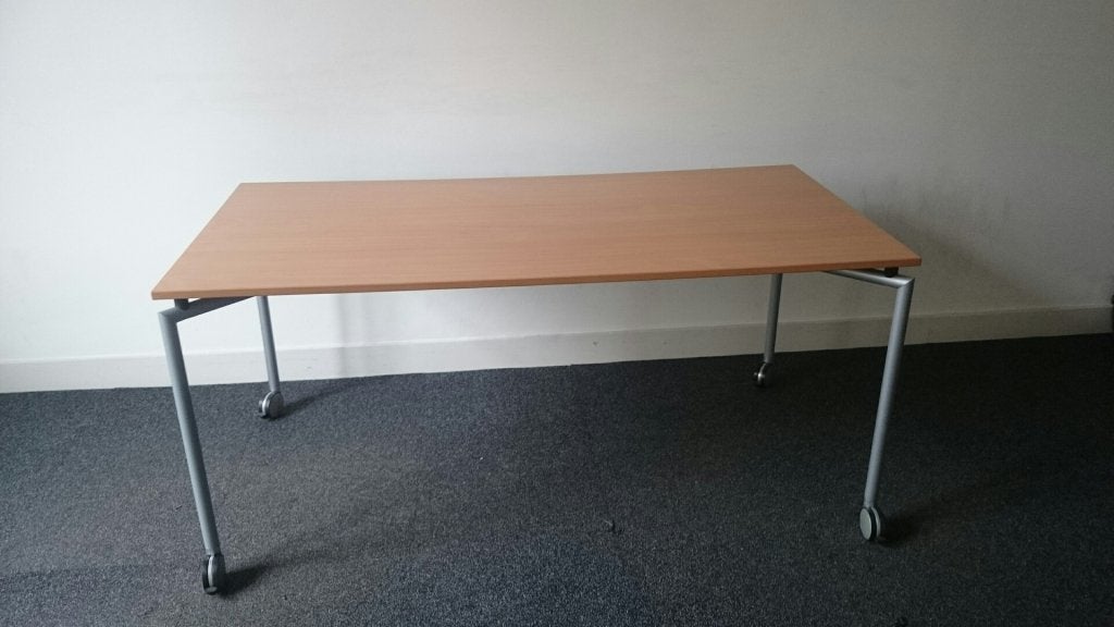 Tafels hoog / laag (kantine tafels), Gebruikt, Niet ingevuld, Niet ingevuld, Ophalen