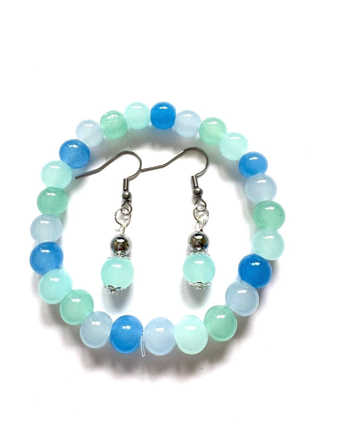 Armband met kralen in blauw-groen tinten, diameter 5 cm, Sieraden, Tassen en Uiterlijk, Armbanden, Nieuw, Elastiek, Met bedels of kralen