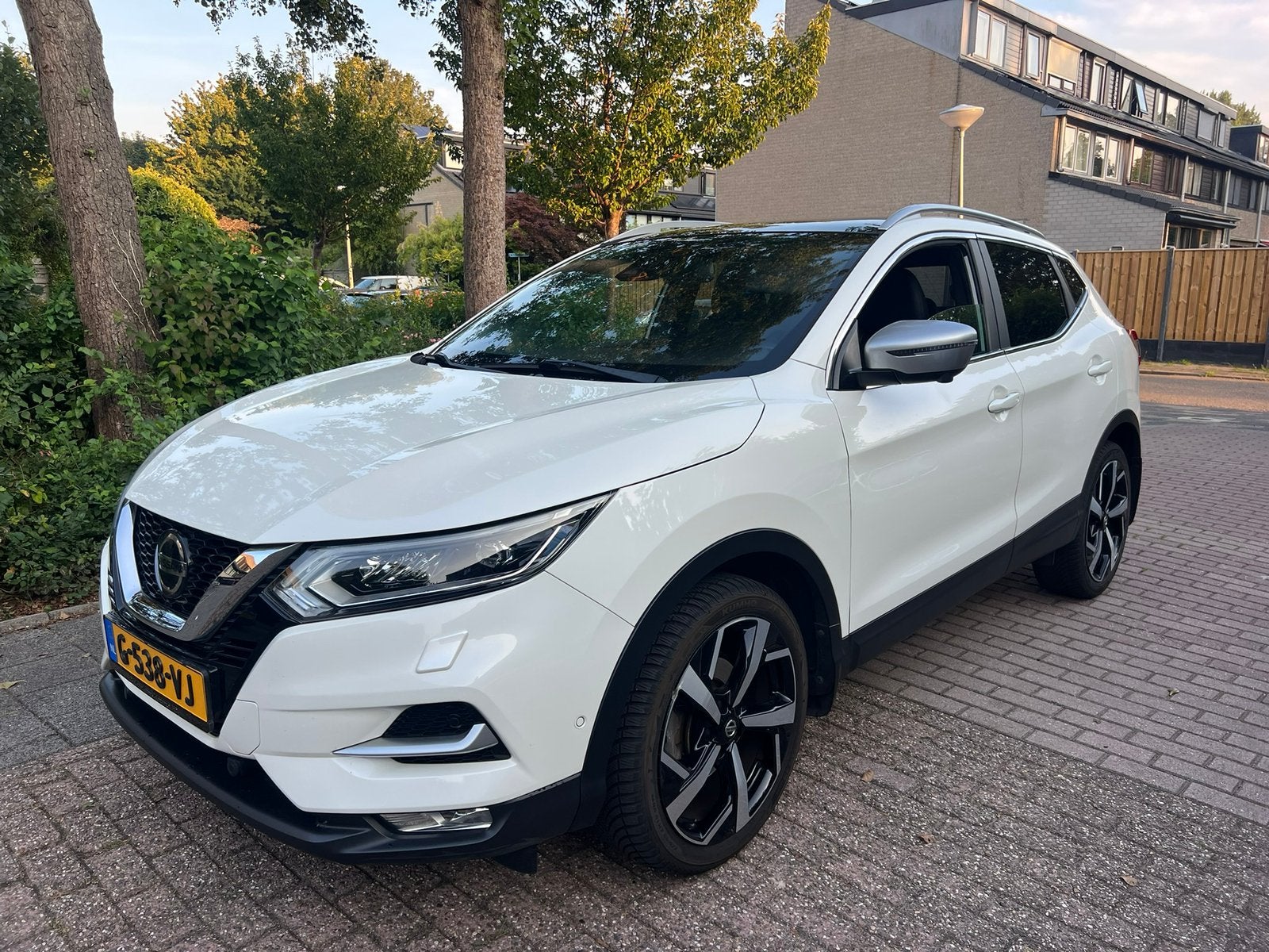 Nissan Qashqai 1.3 DIG-T Tekna+ 2019 Wit | Panoramadak, 4 cilinders, 1290 kg, Wit, Particulier