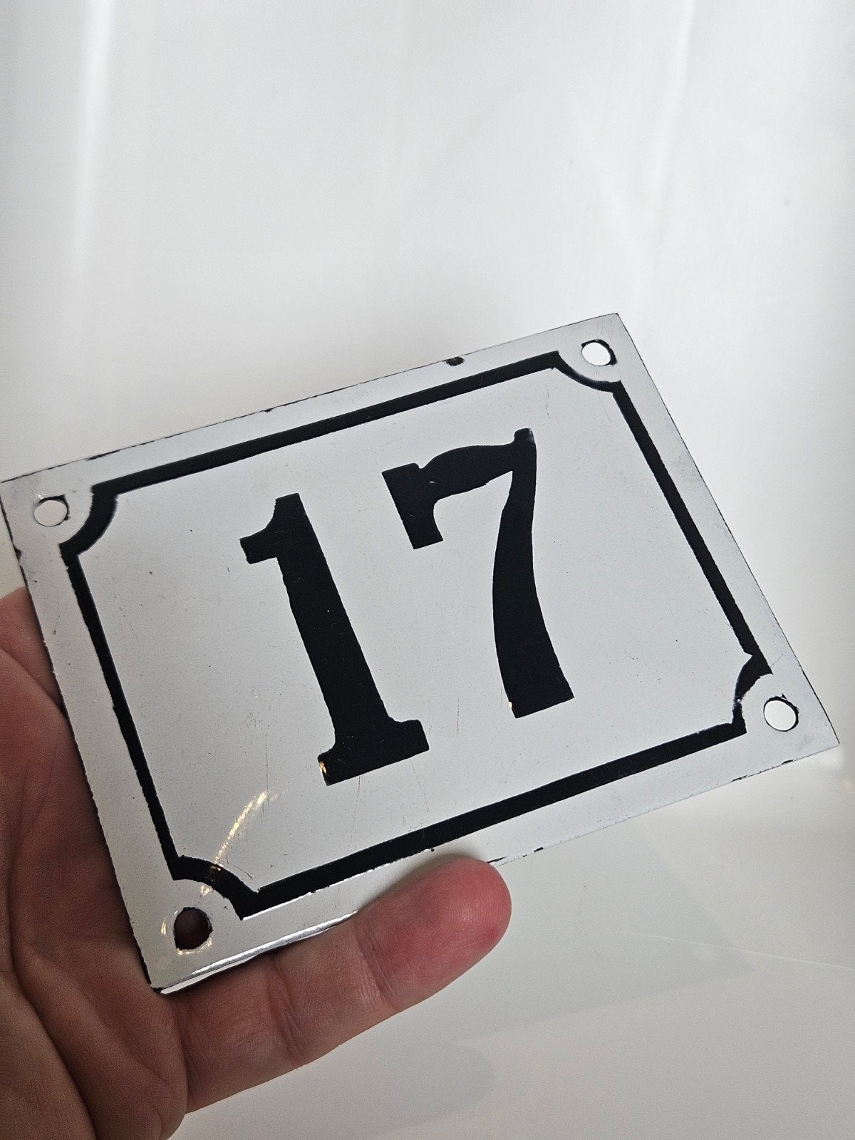 Antiek emaille huisnummer bordje bord nummer 17, Verzenden