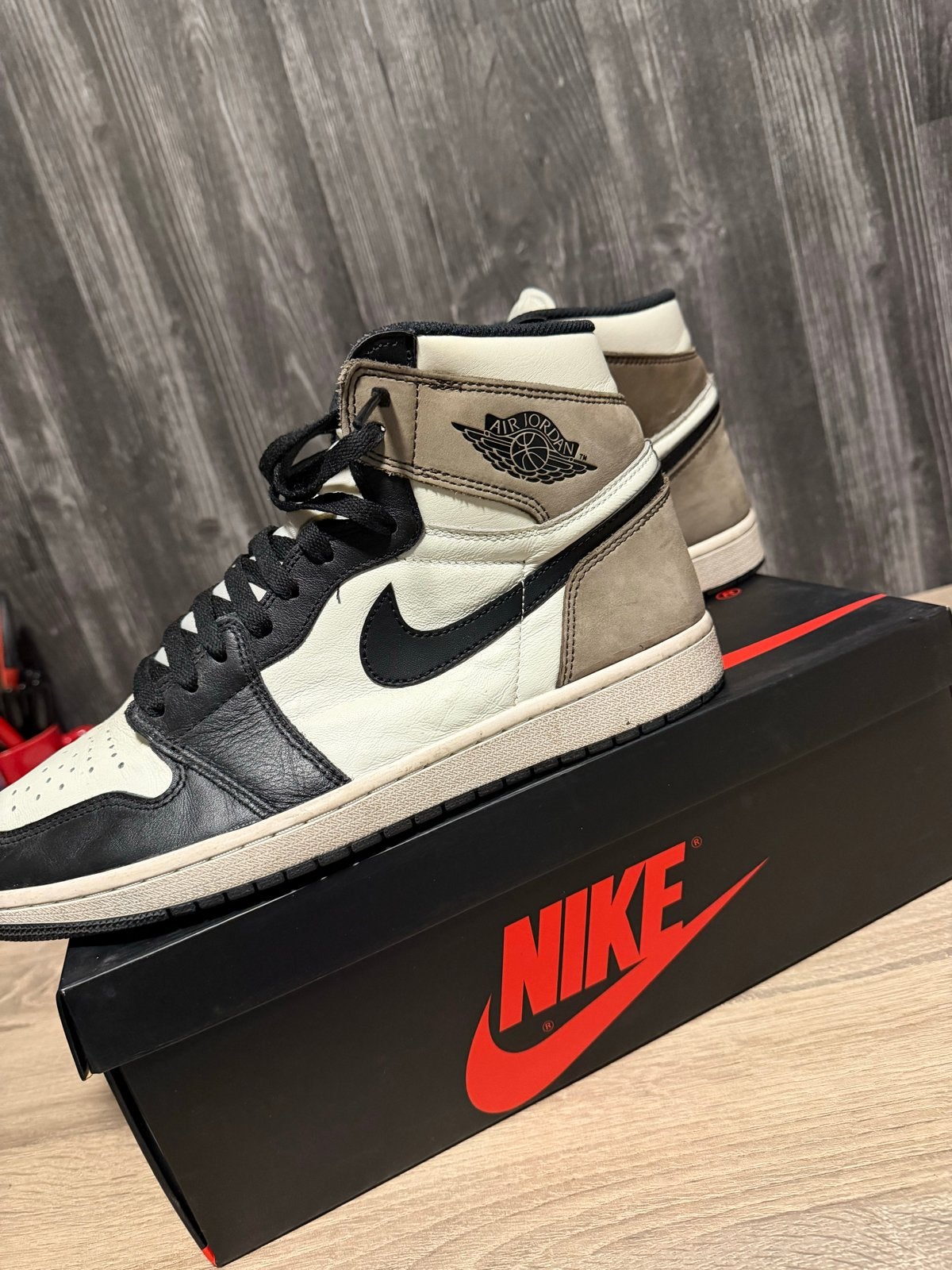 Nike Air Jordan 1 Retro High OG 'Dark Mocha' - Maat 45, Bruin, Ophalen of Verzenden, Sneakers of Gympen, Zo goed als nieuw
