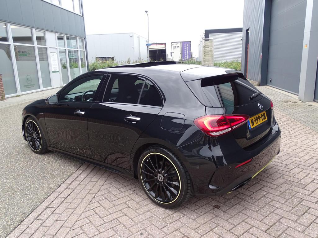 Mercedes-Benz A-klasse 250 Premium Plus EDITION 1 |AMG-PAKKE, Gebruikt, 4 cilinders, Zwart, Leder