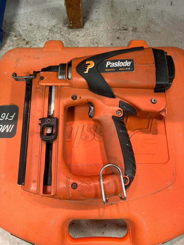Paslode tacker im65 f16 ondeedelen nagels defect, Ophalen, Gebruikt