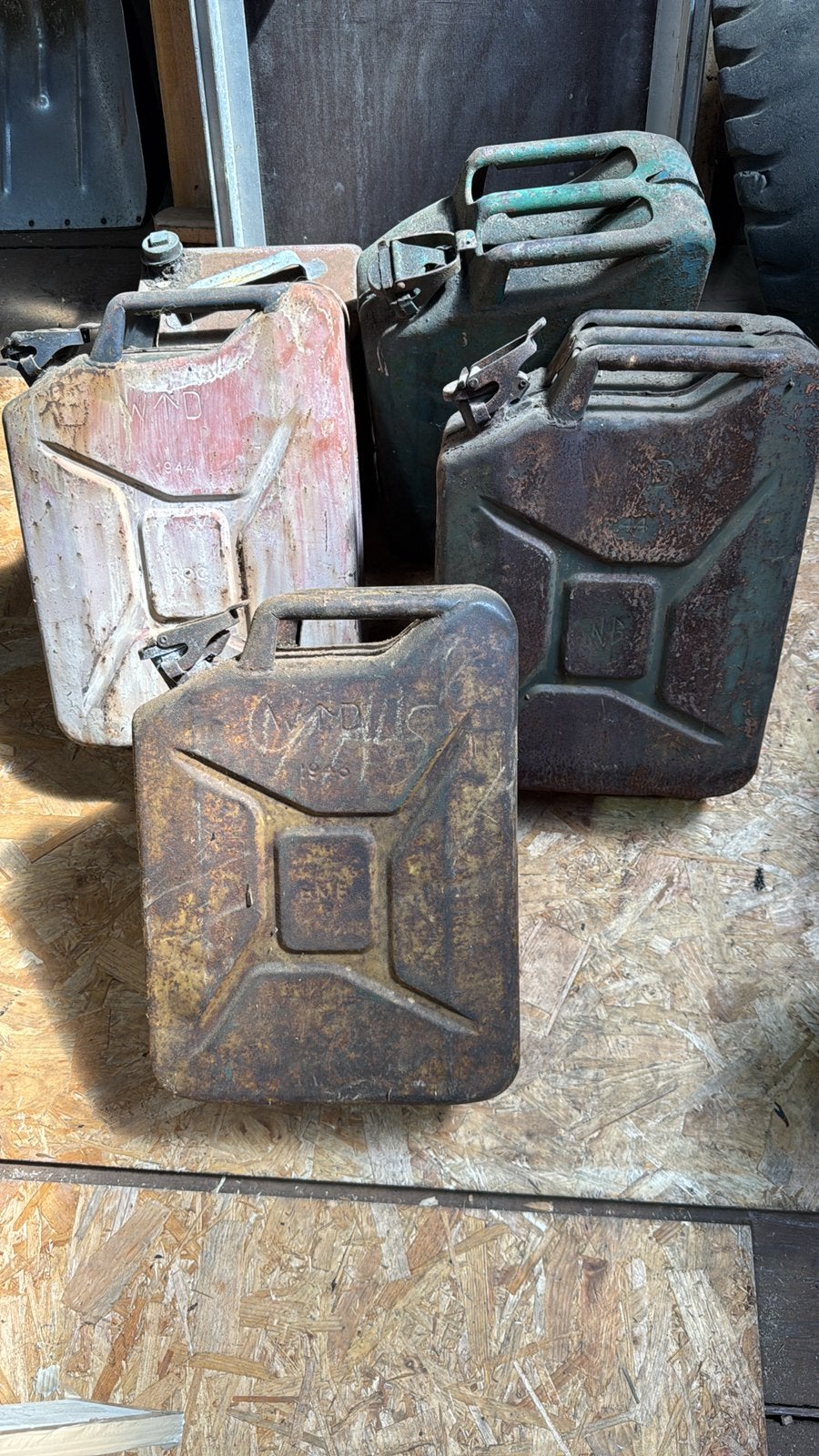 Jerrycans van ijzer, Ophalen, Vintage, Gebruikt, Meerkleurig