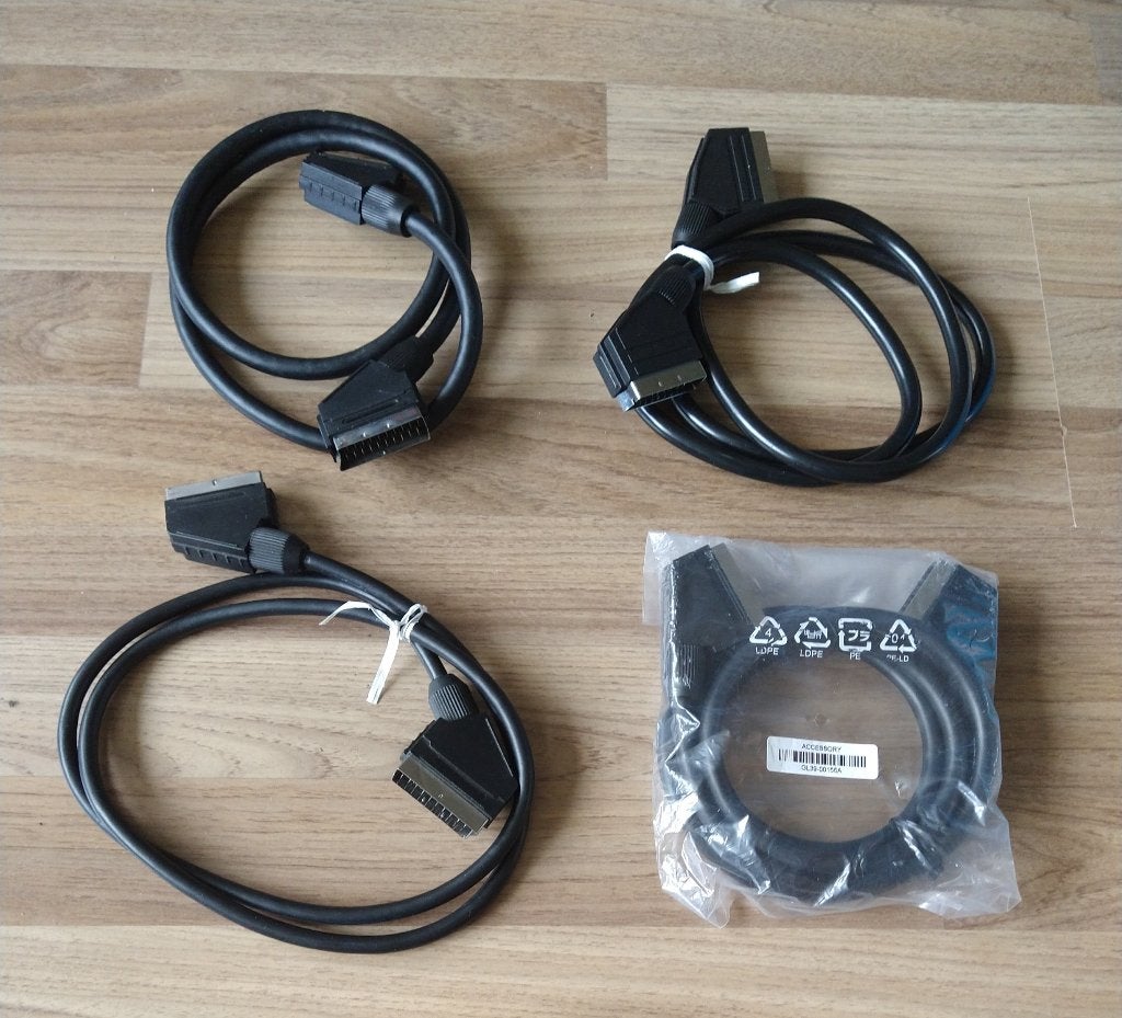 4 stuks scart kabel zo goed als nieuw, Audio, Tv en Foto, Audiokabels en Televisiekabels, Ophalen of Verzenden, Zo goed als nieuw
