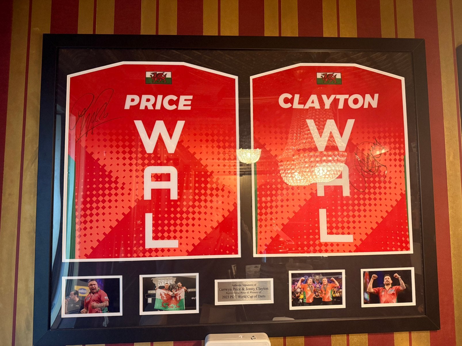 Gerwyn Price & Jonny Clayton – WK 2023 Shirts Gesigneerd, Sport en Fitness, Ophalen, Zo goed als nieuw, Pijlen