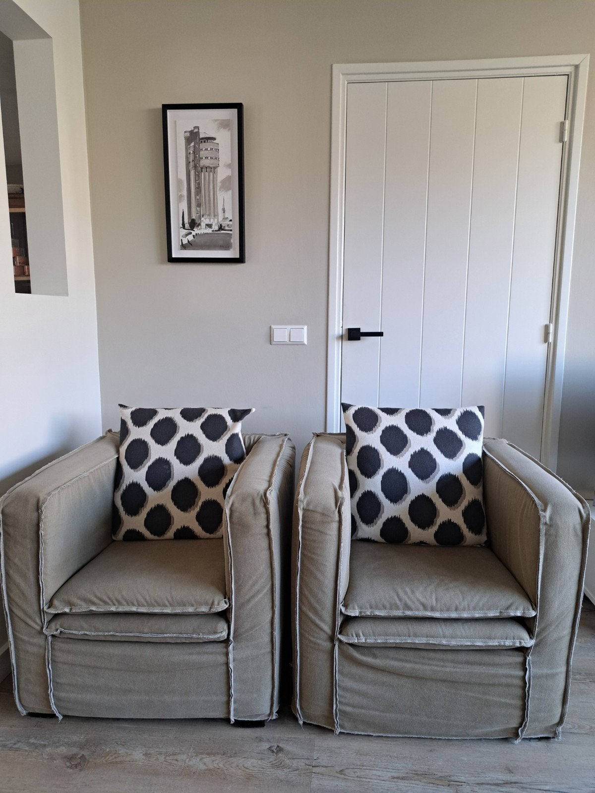 2 Robuuste landelijke fauteuils van The Lodge Living, Huis en Inrichting, Ophalen, Gebruikt, Minder dan 75 cm, Landelijke, Robuuste stijl