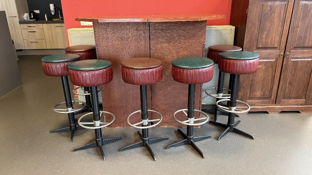 Retro bartafel met 7 barkrukken – complete vintage barset, Ophalen, Met voetsteun, 60 tot 90 cm, Hout