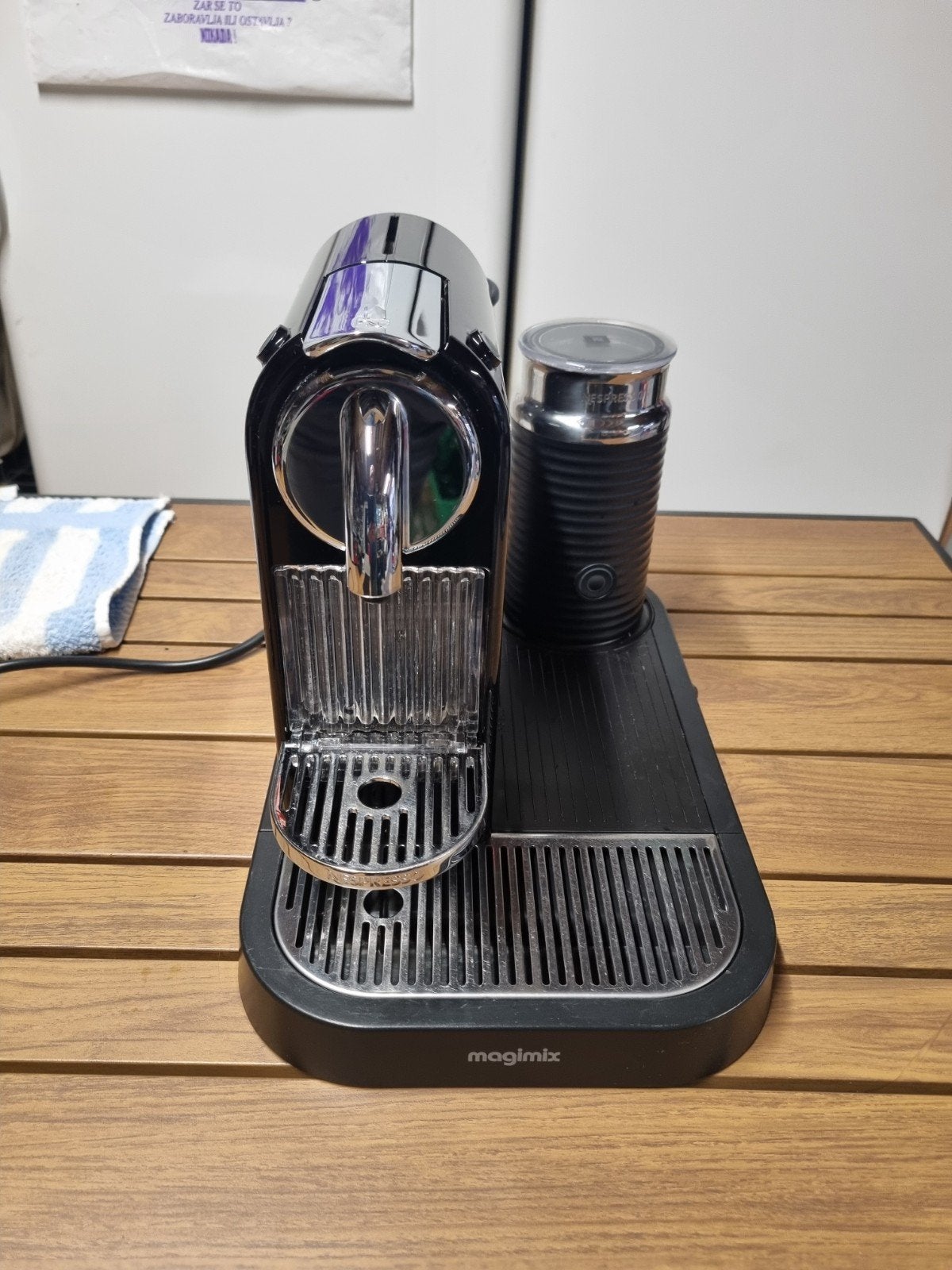 Nespresso Magimix  met  melkopschuimer, Espresso apparaat, Ophalen of Verzenden, Zo goed als nieuw, 1 kopje