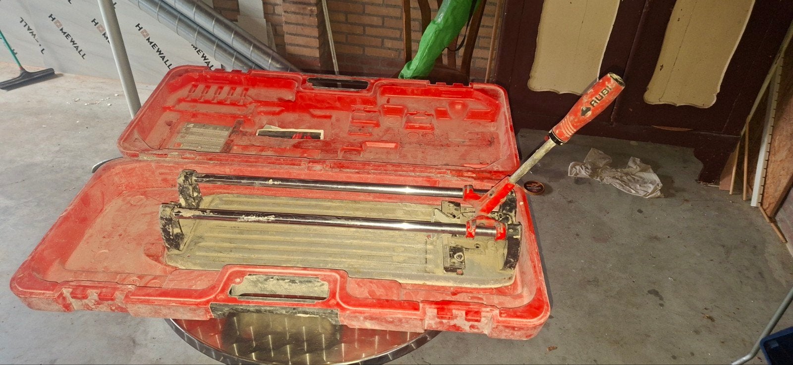 Rubi tegelsnijder in koffer (mesje ontbreekt), Ophalen of Verzenden, Gebruikt, Snijgereedschap, Rubi