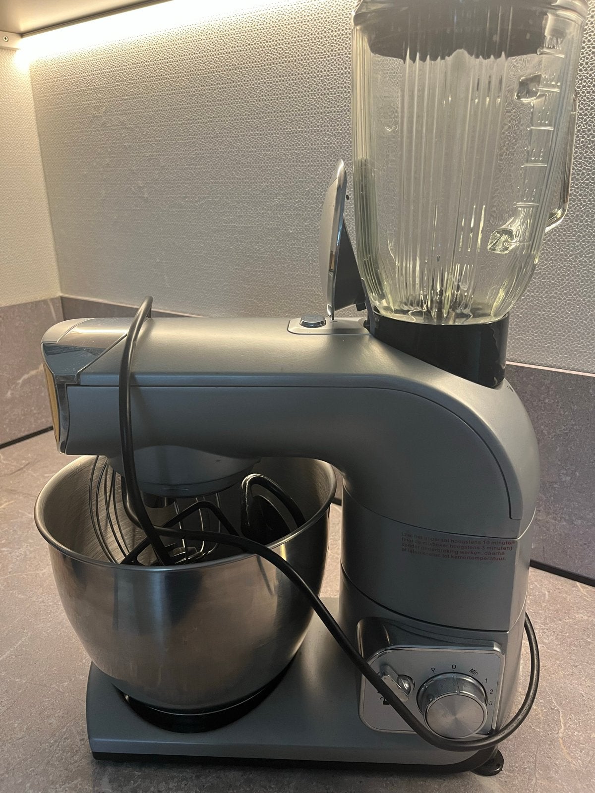 Keukenmachine met blender en diverse accessoires, Witgoed en Apparatuur, 1 tot 2 liter, Ophalen, Gebruikt, 3 snelheden of meer