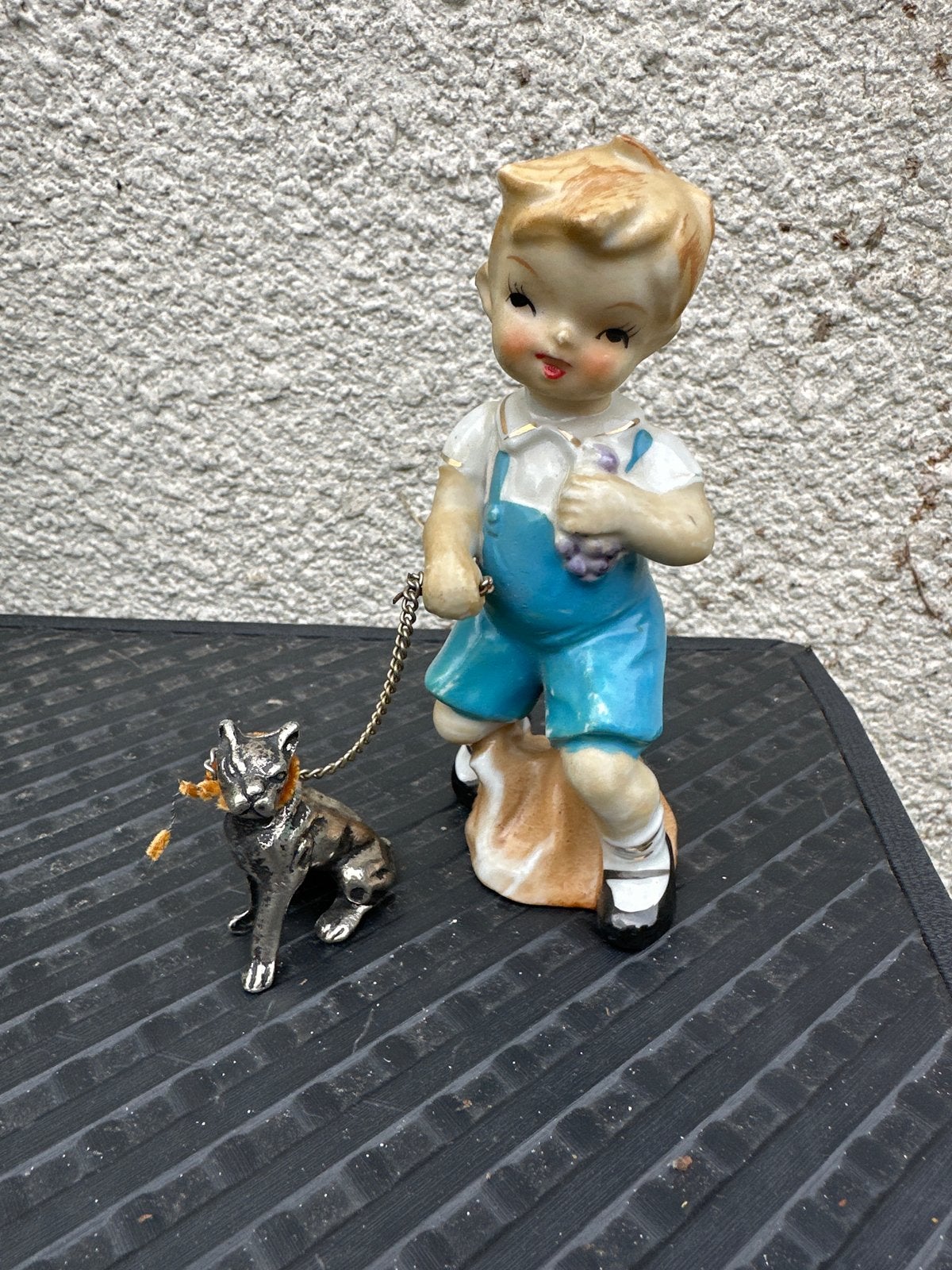 Vintage Beeldje Jongen met Hondje - Porselein en Metaal, Ophalen, Gebruikt