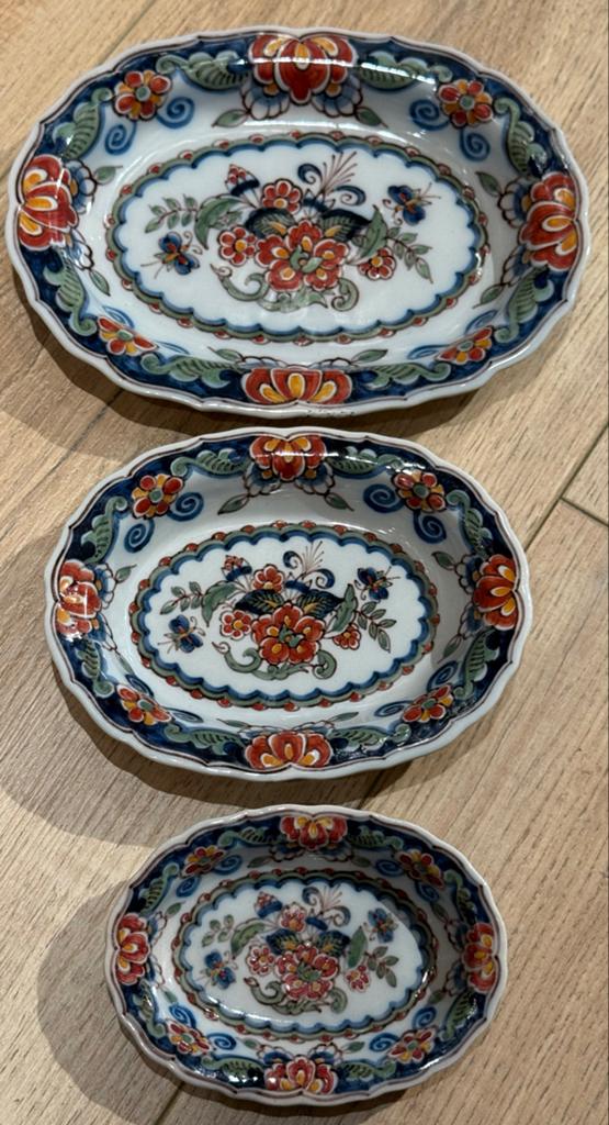 Set van 3 handbeschilderde Makkum aardewerk schotels, Ophalen of Verzenden