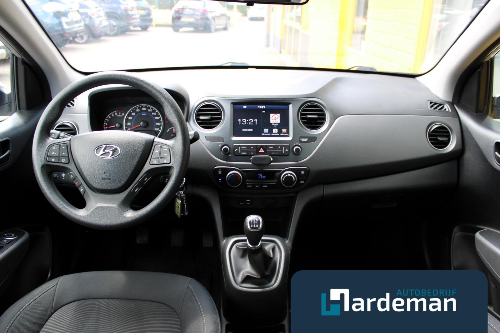 Hyundai i10 1.0i i-Premium Carplay Cruise, Auto's, Voorwielaandrijving, Gebruikt, Met garantie (alle), 4 stoelen