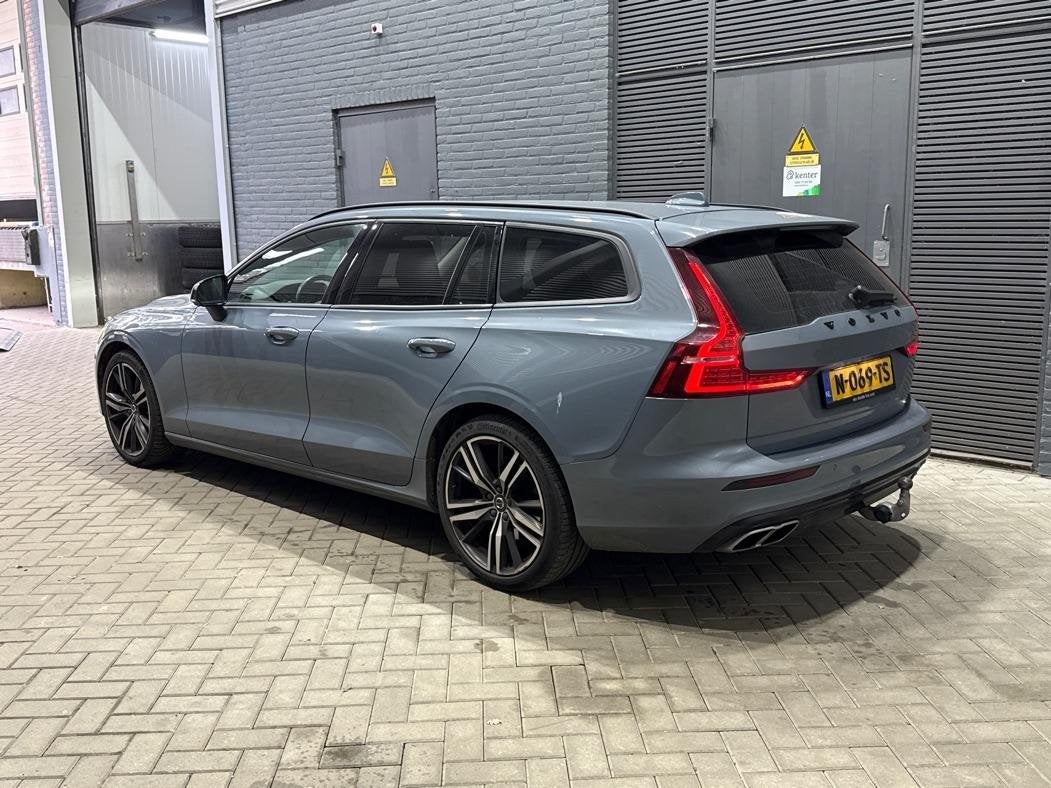 Volvo V60 2.0 B3 Momentum Advantage | Trekhaak | Camera | Cr, Stof, Euro 6, 4 cilinders, 1969 cc