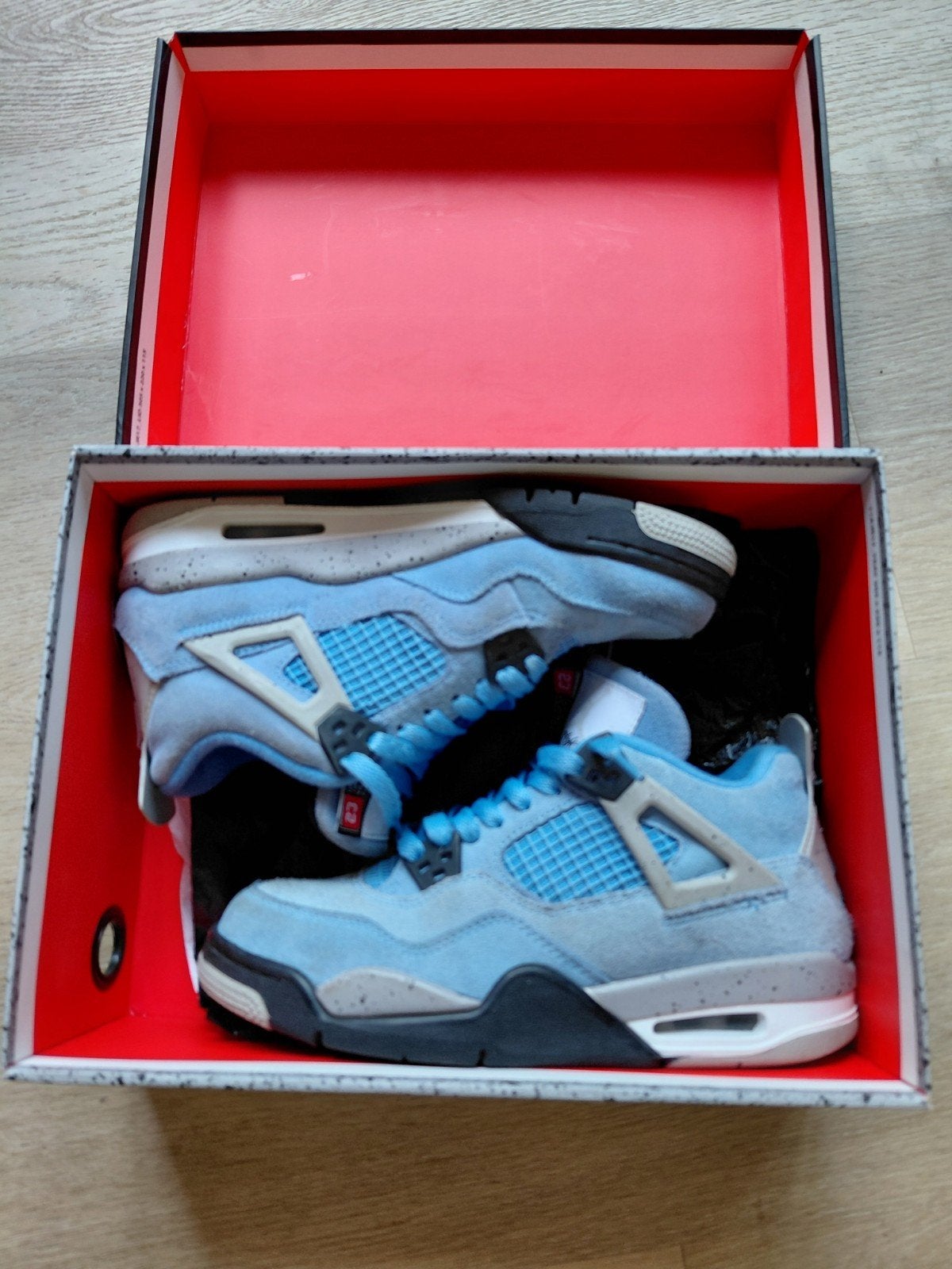 Nike Air Jordan 4 Retro – University Blue/Black – Maat 38, Verzenden, Blauw