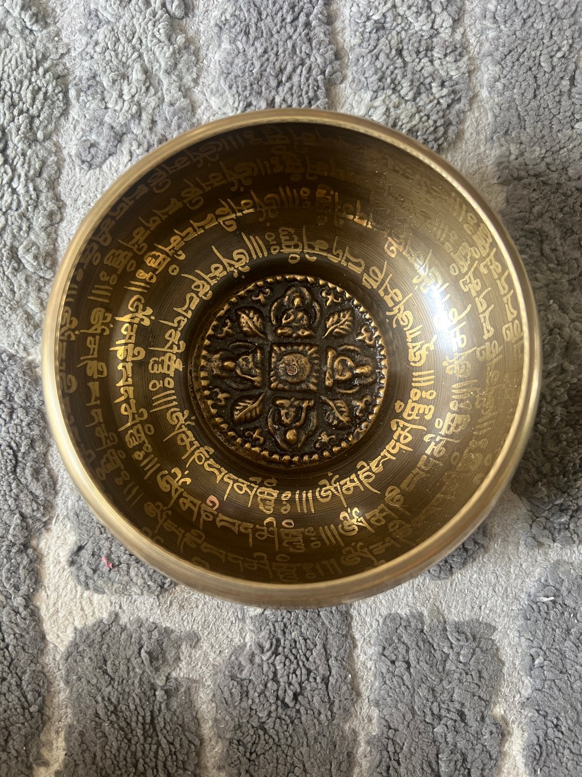 12 cm prachtig ontwerp klankschaal met kussen en klopper €45, Muziek en Instrumenten, Percussie, Ophalen of Verzenden, Zo goed als nieuw